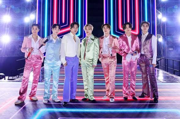 BTS - IDOL