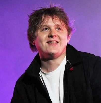 Lewis Capaldi - Hold Me While You Wait